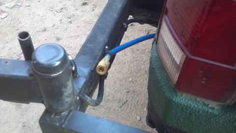 1986 Ford Bronco - Rear air chuck.