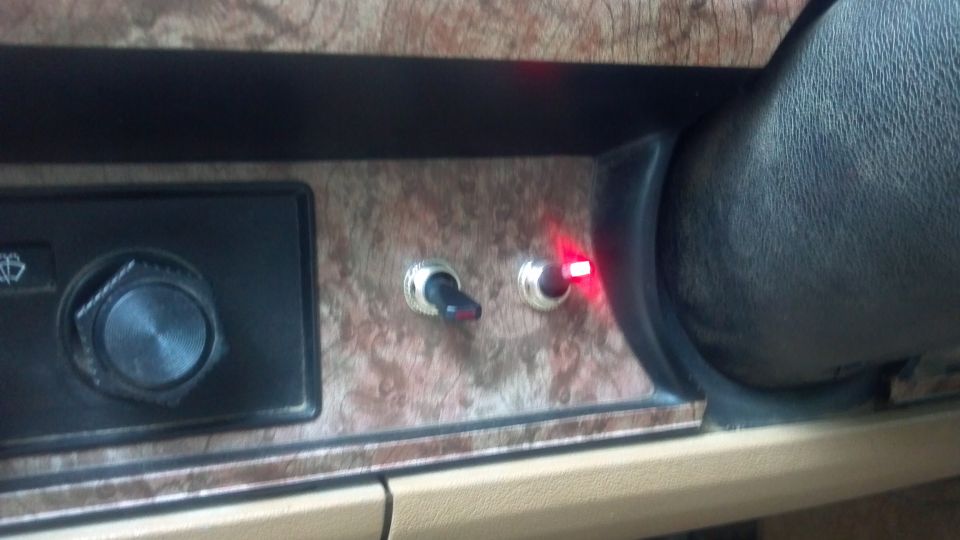 Grill lights (L) and LightBar (R).  And they're lighted, too.  Handy reminder to turn them off.  Not horribly bright at night, either.