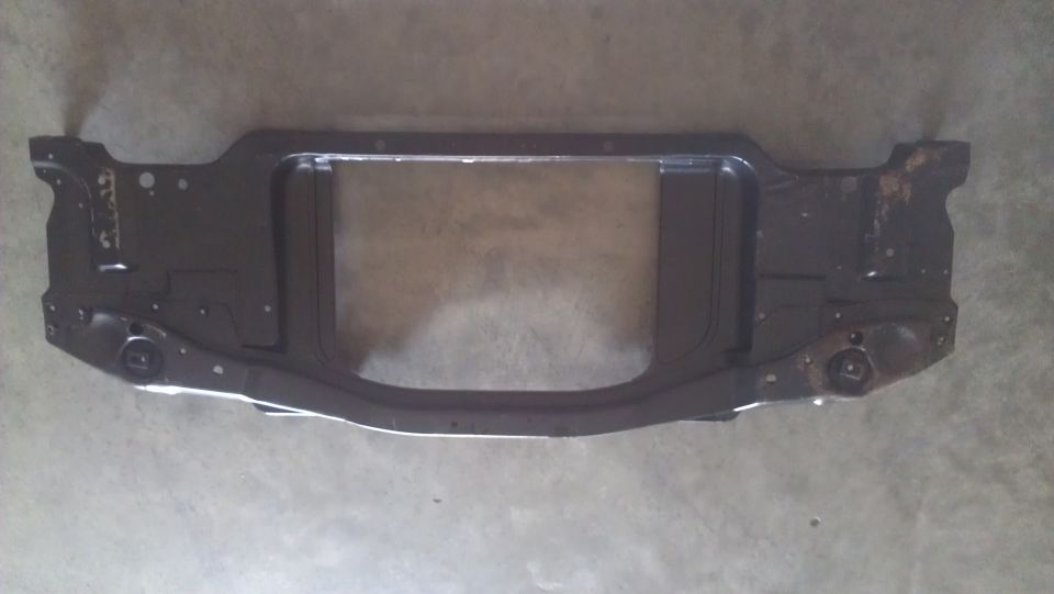 Radiator support for a car