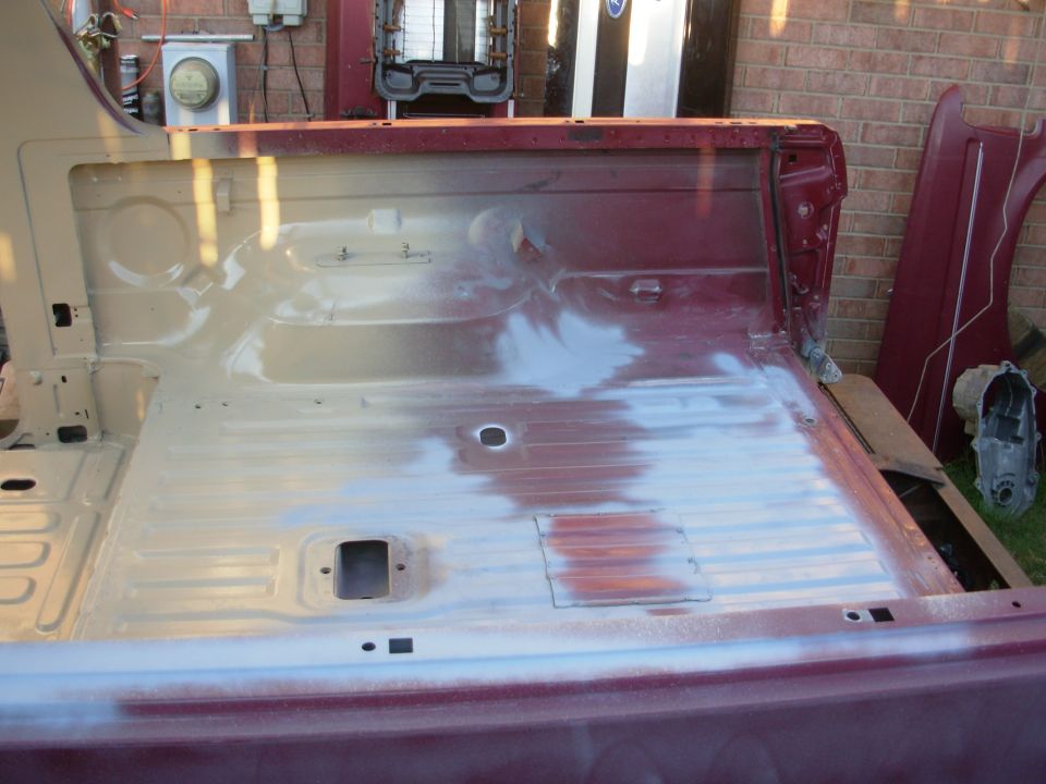 I ran out halfway through the bed, so I've ordered 2 more quarts of [url=https://www.amazon.com/dp/B000SAZT6M]Rustoleum Sand 7771[/url].