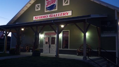 2007 Ford Mustang - A building with "STUDIO GALLERY" signage and a Pepsi logo is seen at dusk.