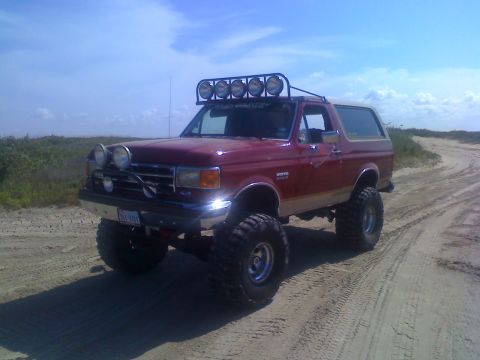 1990 Ford Bronco - This modified Ford Bronco is equipped for off-road adventures on a sandy terrain.
