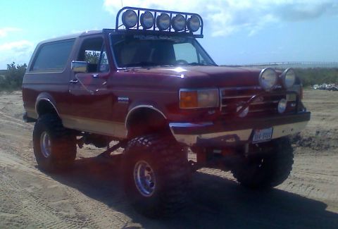 1990 Ford Bronco - This lifted 1990 Ford Bronco is equipped with multiple off-road lights for nighttime adventures.