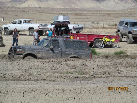 1979 Ford Bronco - A 1995 Ford Bronco is stuck in the mud during an off-road event.