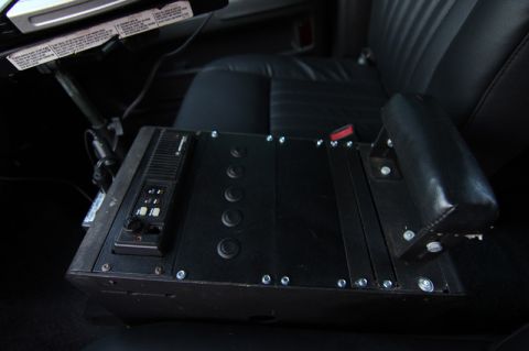 2004 Ford Crown Victoria - Interior view of a police vehicle's console unit.