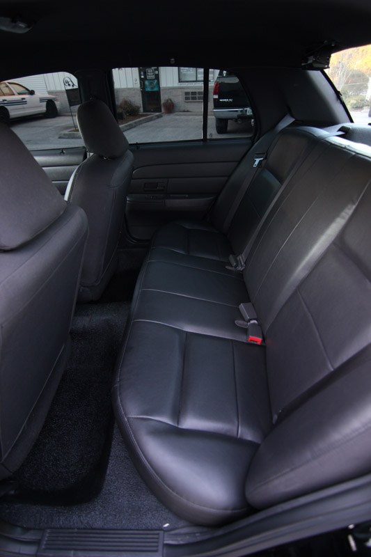 2004 Ford Crown Victoria interior rear seats