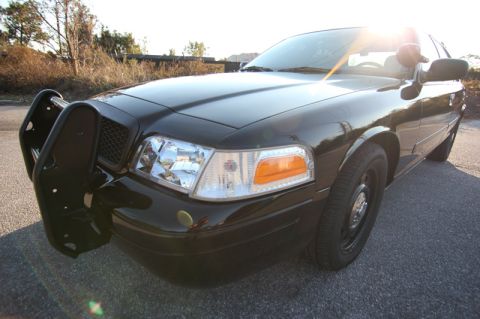 2004 Ford Crown Victoria photo