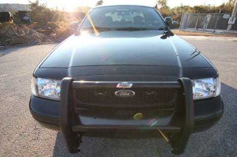 2004 Ford Crown Victoria photo