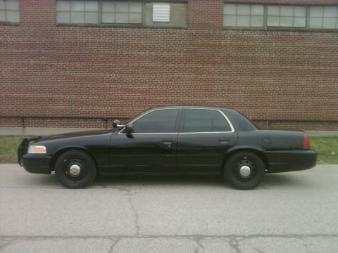 2004 Ford Crown Victoria photo