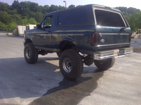 1995 Ford Bronco - After ProComp 6" lift rear leaf springs