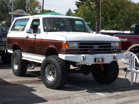1989 Ford Bronco - This lifted Ford Bronco has a two-tone paint job and aftermarket bumper with a winch.
