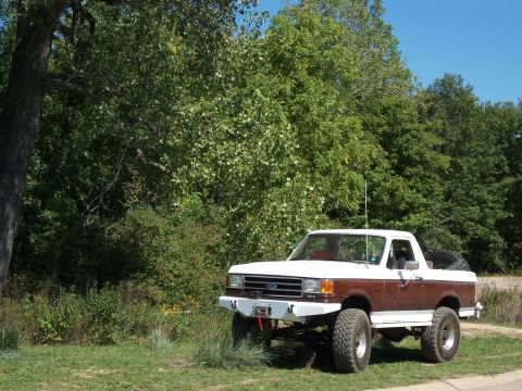 1989 Ford Bronco - This lifted pickup truck features a two-tone paint scheme and an aggressive aftermarket front bumper.
