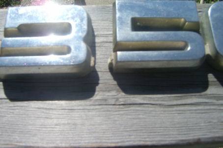 1989 Ford Bronco - Break between the "3" and the "5" on one of the F350 emblems.