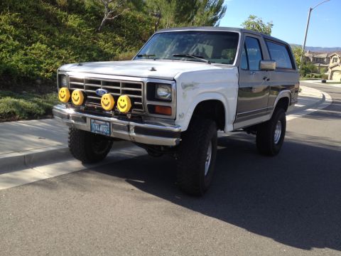 1986 Ford Bronco - Ford Bronco from the 1980s, equipped with four smiley face fog lights.
