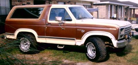 1980 Ford Bronco - This 1980 Ford Bronco features a two-tone brown and white paint scheme and aftermarket chrome wheels.