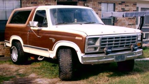 1980 Ford Bronco - This 1980 Ford Bronco features a two-tone paint scheme and appears to be lifted.