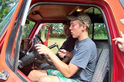 1978 Ford Bronco - Adjusting the steering wheel