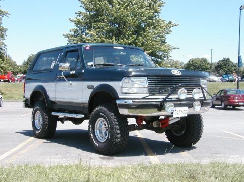 1994 Ford Bronco - This lifted Ford Bronco features a two-tone paint job and aftermarket off-road accessories.