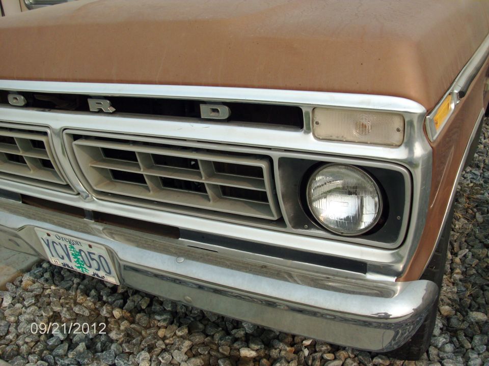 Brown 1977 Ford F-150 front grille and headlight assembly with chrome bumper and Oregon license plate YCV 050