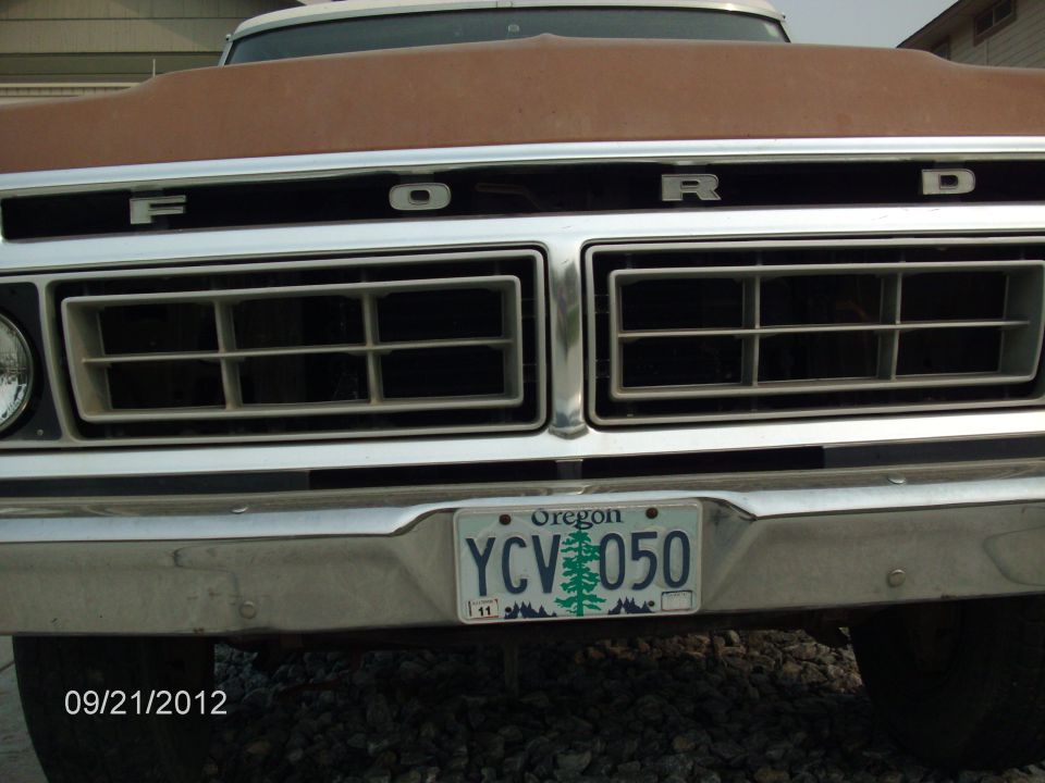 1979 Ford F-150 grille with F O R D lettering and Oregon license plate YCV 050