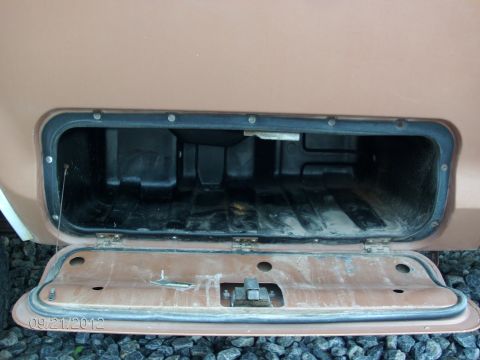 1979 Ford F-150 - The storage compartment in the bed of a 1979 Ford F-150 is shown open.