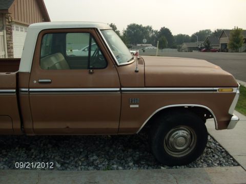 1979 Ford F-150 - Side view of a 1979 Ford F-150 pickup truck parked outside a residential garage.