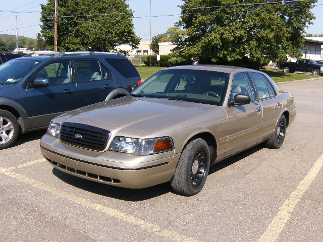 1999 Ford Crown Victoria “Officer”