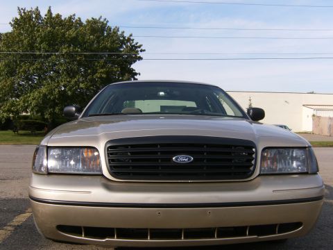 1999 Ford Crown Victoria photo