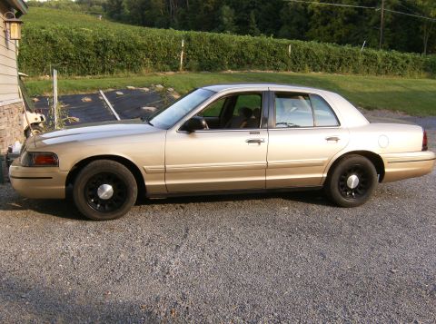 1999 Ford Crown Victoria photo