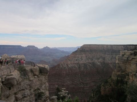1991 Ford LTD Crown Victoria - Tourists gather at an overlook in the Grand Canyon, with a Supermotors watermark visible in the lower right corner.