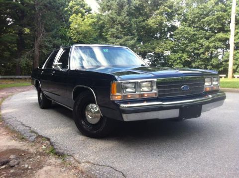 1991 Ford LTD Crown Victoria - This 1991 Ford Crown Victoria LTD is seen from a 3q front angle on a paved road.