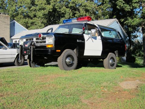 1987 Dodge 1500 - This 1987 Dodge Ramcharger SUV is outfitted as a police vehicle, complete with a light bar and push bumper.
