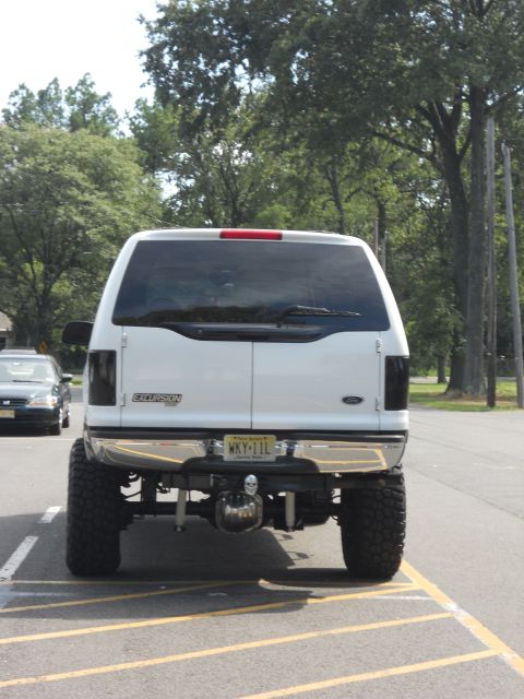 2001 Ford Excursion photo