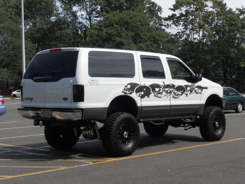 2001 Ford Excursion photo