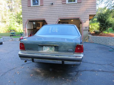 1991 Ford LTD Crown Victoria - Rear view of a 1991 Ford Crown Victoria LTD parked in front of a garage.