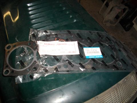 1989 Ford Probe - A set of engine gaskets, including a cylinder head gasket, is shown packaged with Mazda branding.