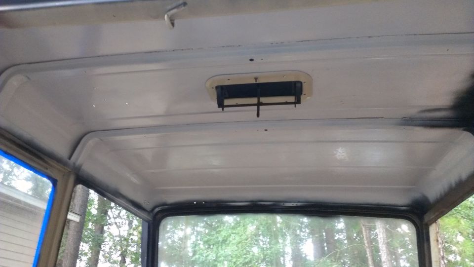 Interior roof of a vehicle with a vent and visible Supermotors.net watermark