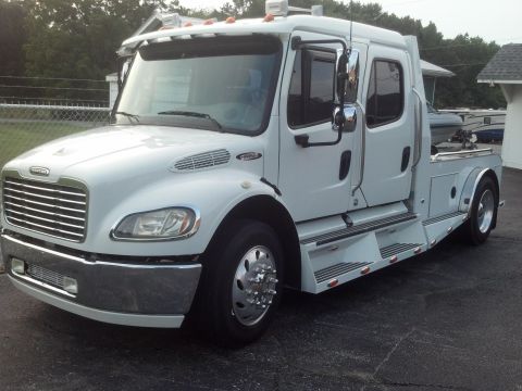 2004 Freightliner Classic photo