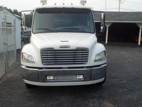 2004 Freightliner Classic photo
