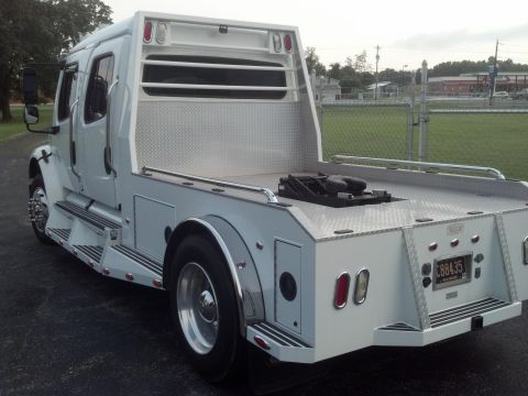 2004 Freightliner Classic photo