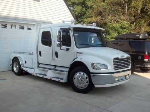 2004 Freightliner Classic photo