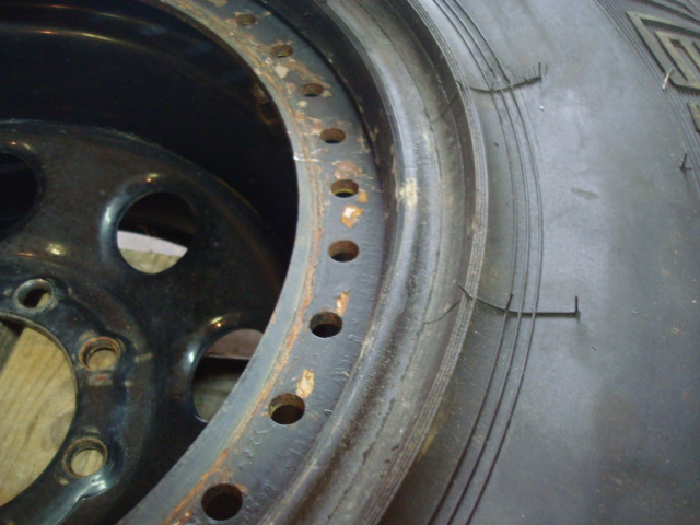 Rusty beadlock wheel rim and tire