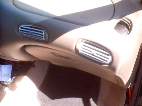 1999 Ford Taurus - Interior view of a 1999 Ford Taurus dashboard, highlighting the air vents.