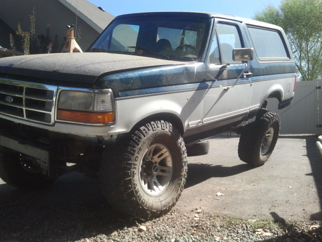 1994 Ford Bronco, lifted, two-tone paint, aftermarket wheels, front 3/4 view