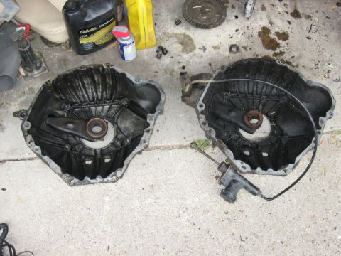 1981 Ford Bronco - The mechanical vs. the hydraulic bell housing. Not much difference except that the mechanical just has the arm sticking out, whereas the hy…
