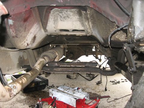 1981 Ford Bronco - Thought this was a cool picture of a straight through shot of the entire drive train missing. Can see the more robust transmission mount on…