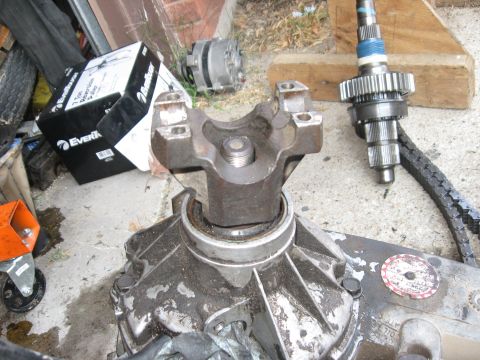 1981 Ford Bronco - The Bronco and F150 tailshafts have a different end on them. The Bronco has a yolk that bolts to it. I made sure to undo the nut while it w…