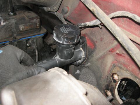 1981 Ford Bronco - Ahhh..... Master cylinder is in.