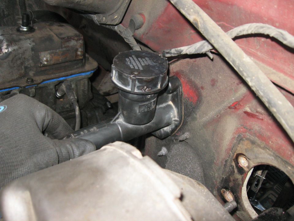 Ahhh.....   Master cylinder is in.