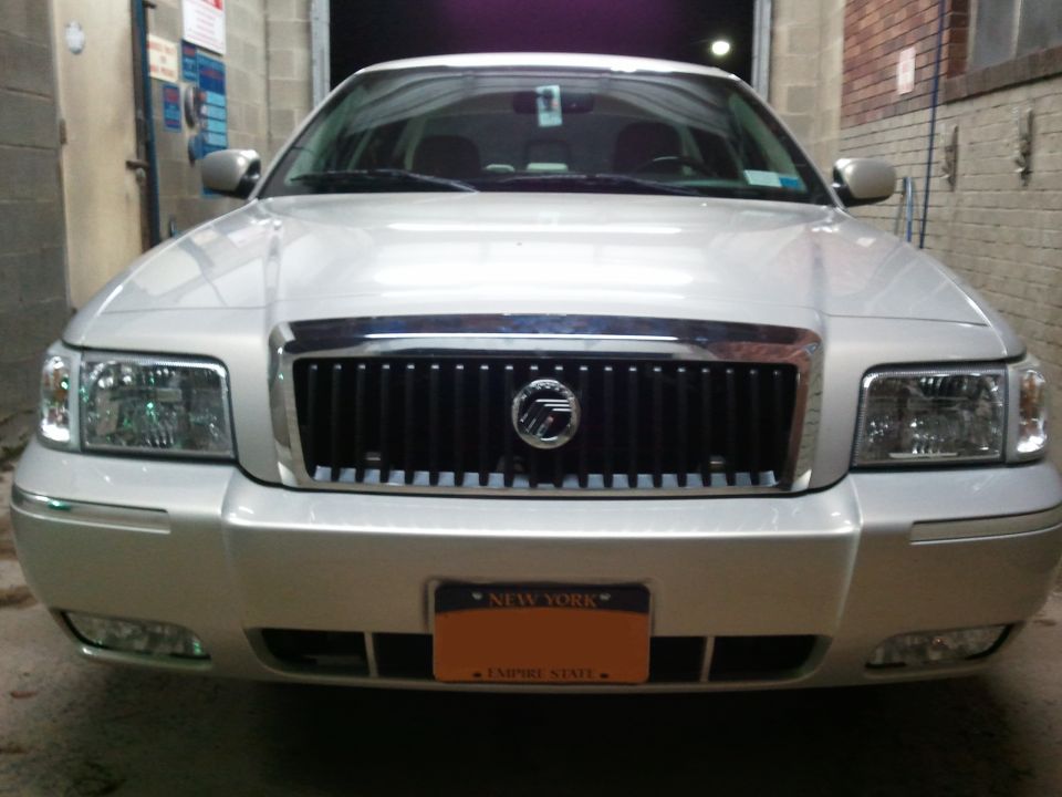 Silver 2008 Mercury Grand Marquis front view